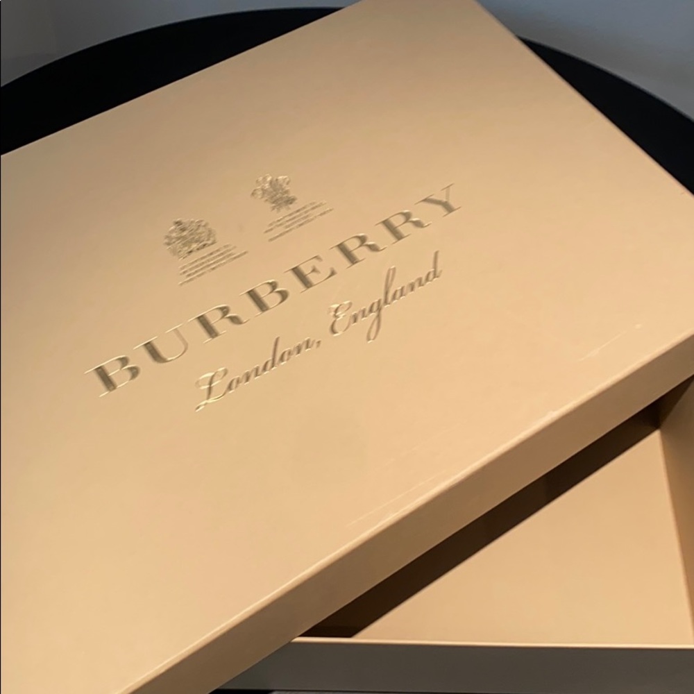 Burberry Extra Large Gift Tan & Gold Box